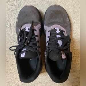 On cloud sneakers lightly worn